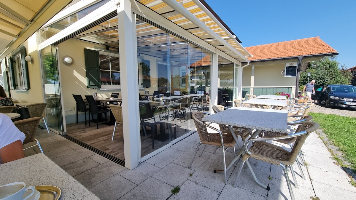 Johann Nagl Cafe, Tauting